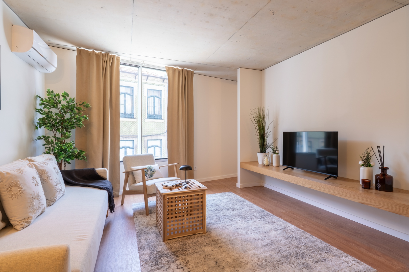 Modern 4-Apt Retreat for 14, Porto by HostWise 14 Host Wise Booking