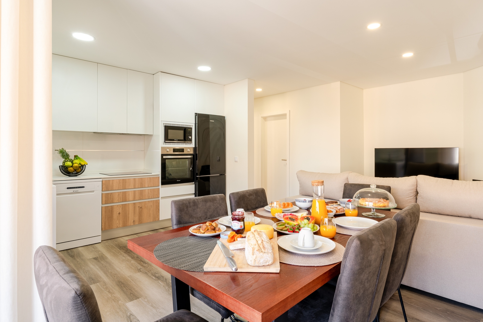 Spacious & Stylish Flat with Garage by HostWise 17 Host Wise Booking