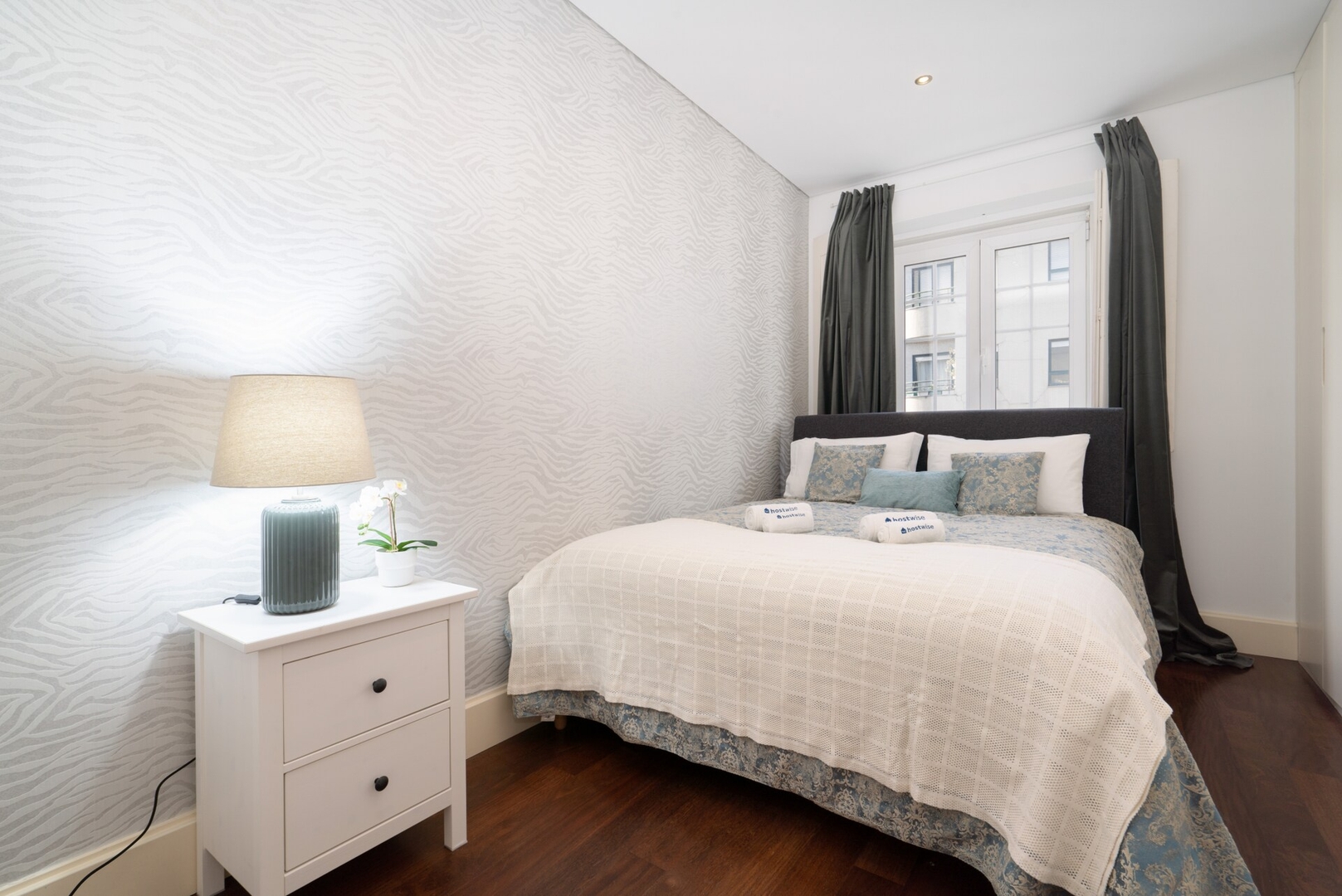 Host Wise - 2 Rustic Colorful Flats | Terrace 22 Host Wise Booking