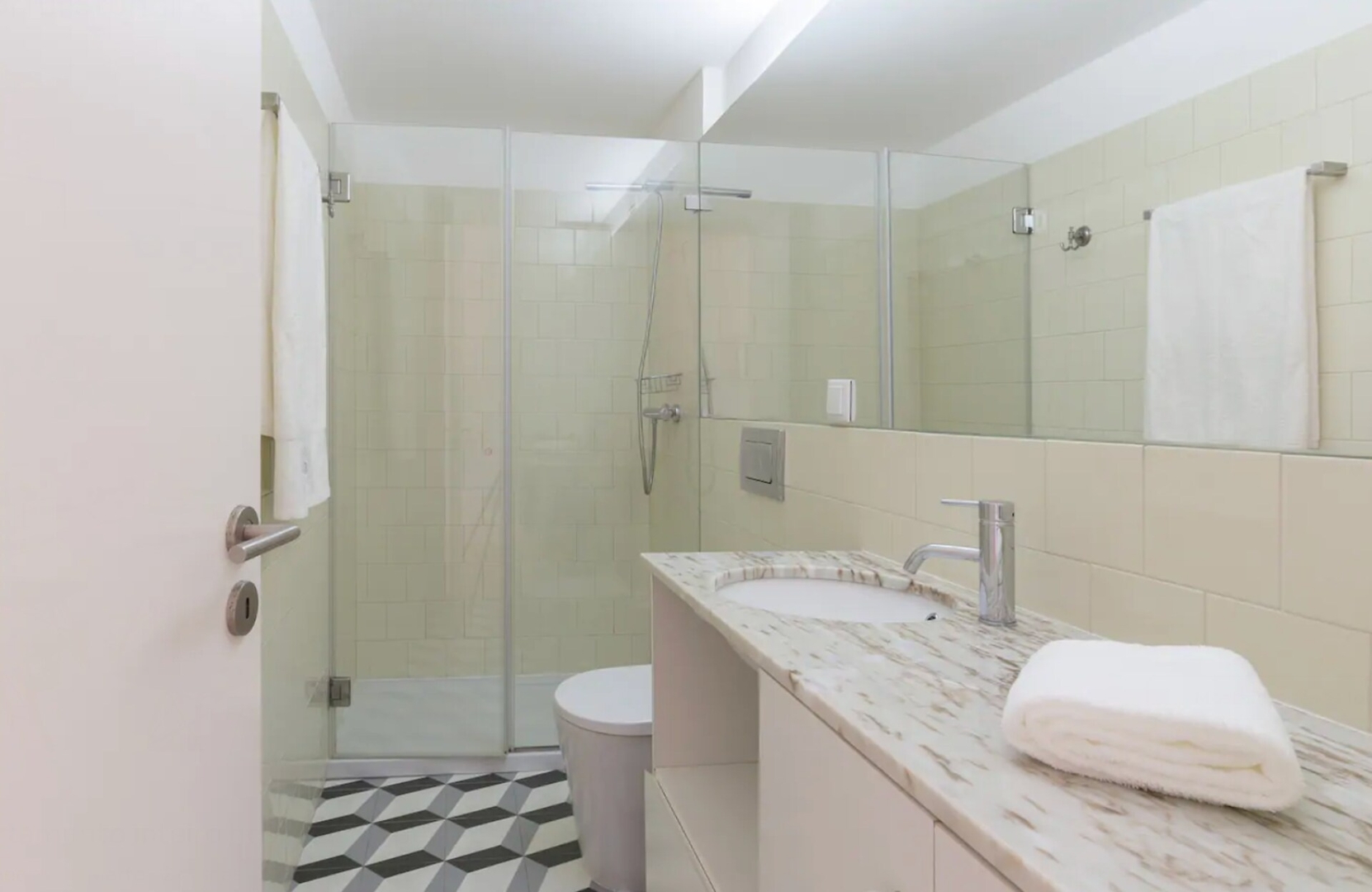 Central Sunny Flat - Prime Location by HostWise 21 Host Wise Booking