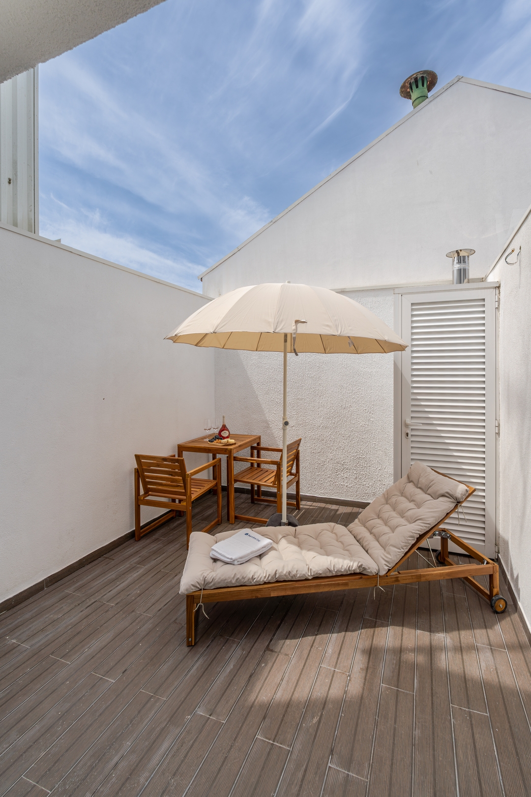 Terrace Studios & Bright Duplex by HostWise 33 Host Wise Booking
