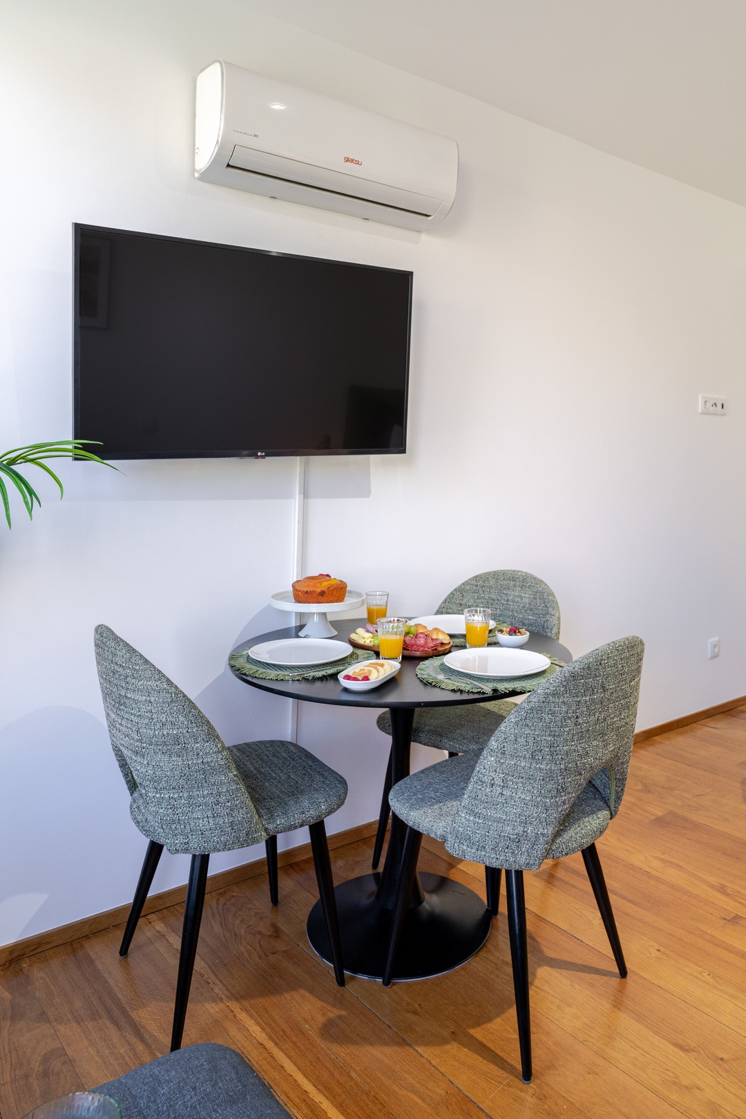 Modern & Cozy Studio by HostWise 17 Host Wise Booking