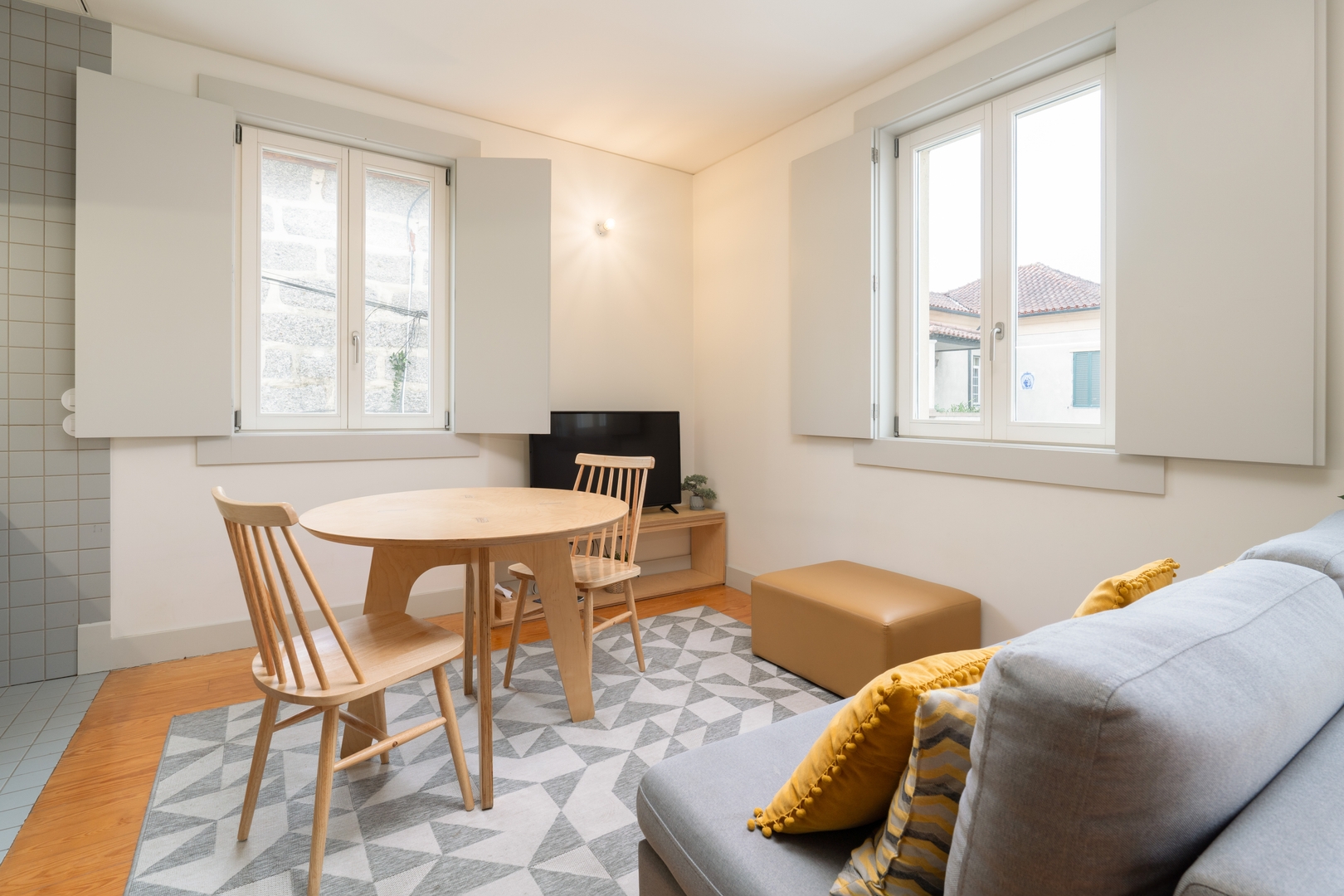 Dual Sunny Studios in Old Guimarães by HostWise 20 Host Wise Booking