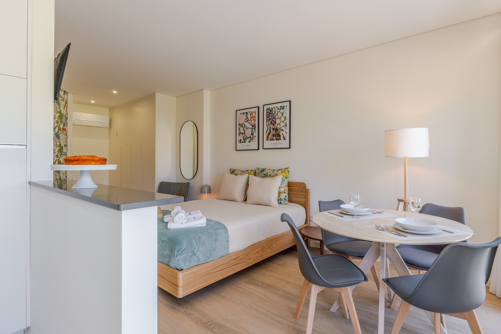 Stylish Balcony Apt & 2 Cozy Studios by HostWise 33 Host Wise Booking