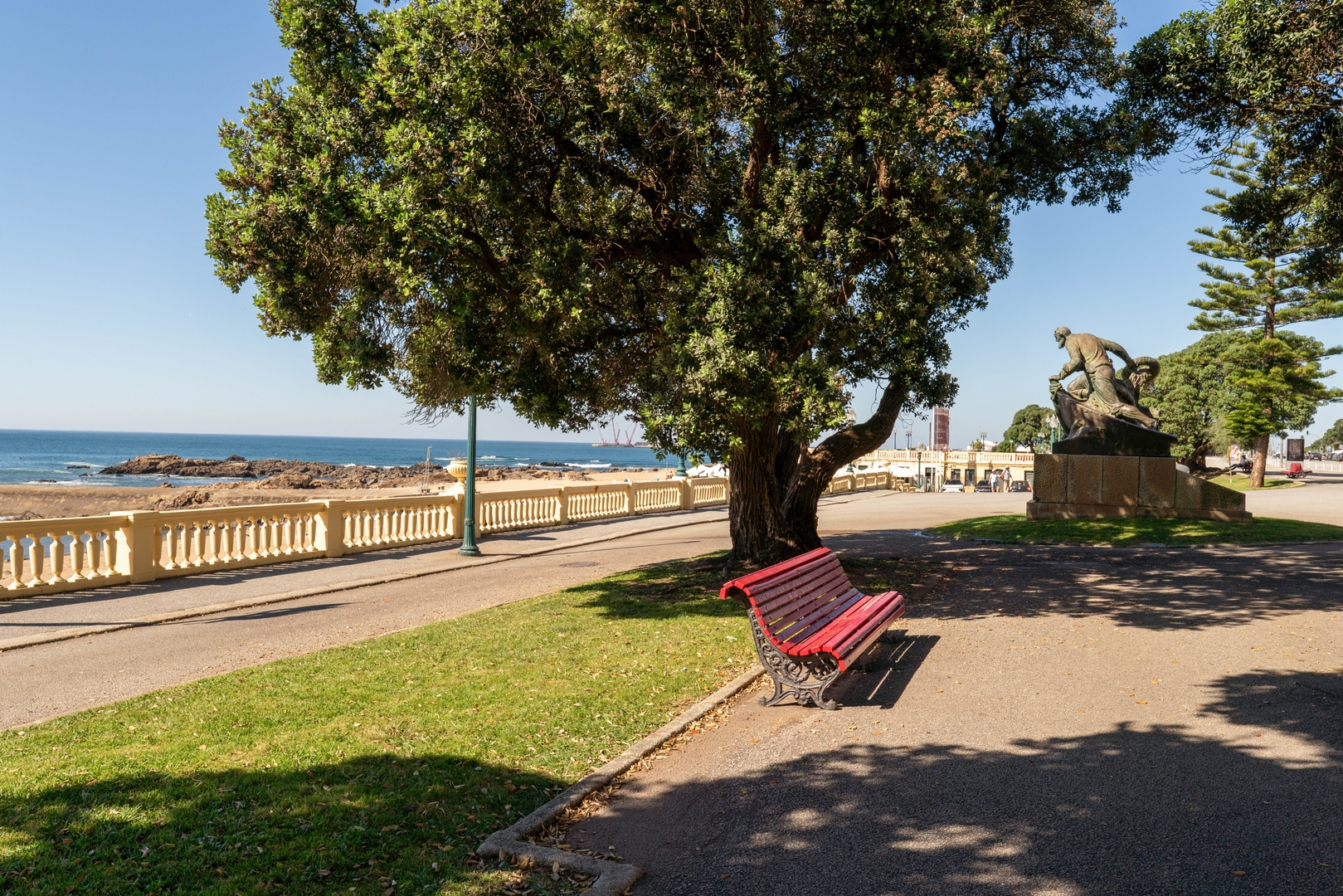 Modern Flat with Workspace in Foz by HostWise 32 Host Wise Booking