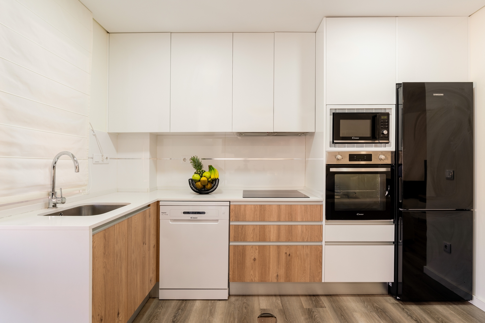 Spacious & Stylish Flat with Garage by HostWise 4 Host Wise Booking