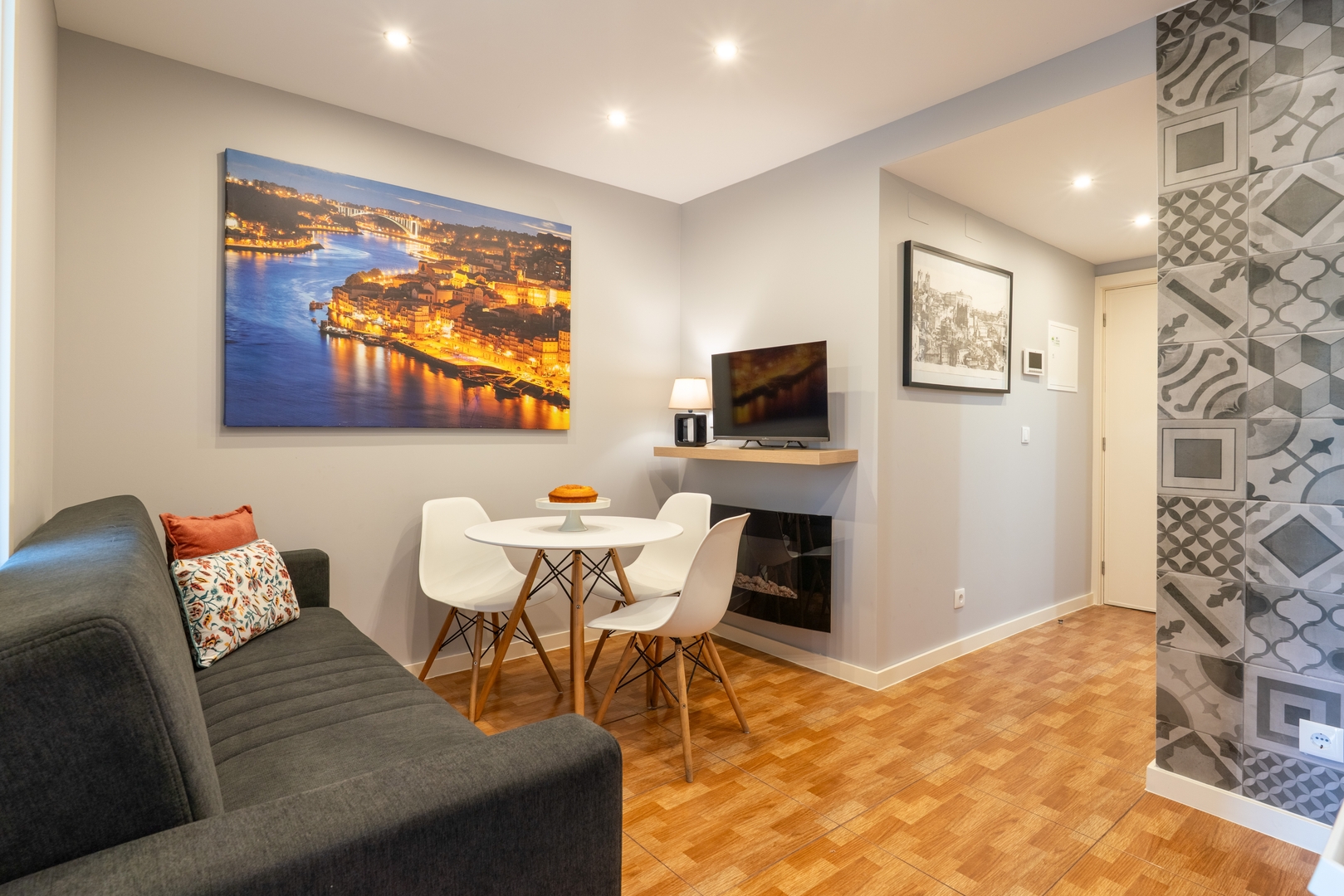 City Views & Balcony in Historic Porto by HostWise 9 Host Wise Booking