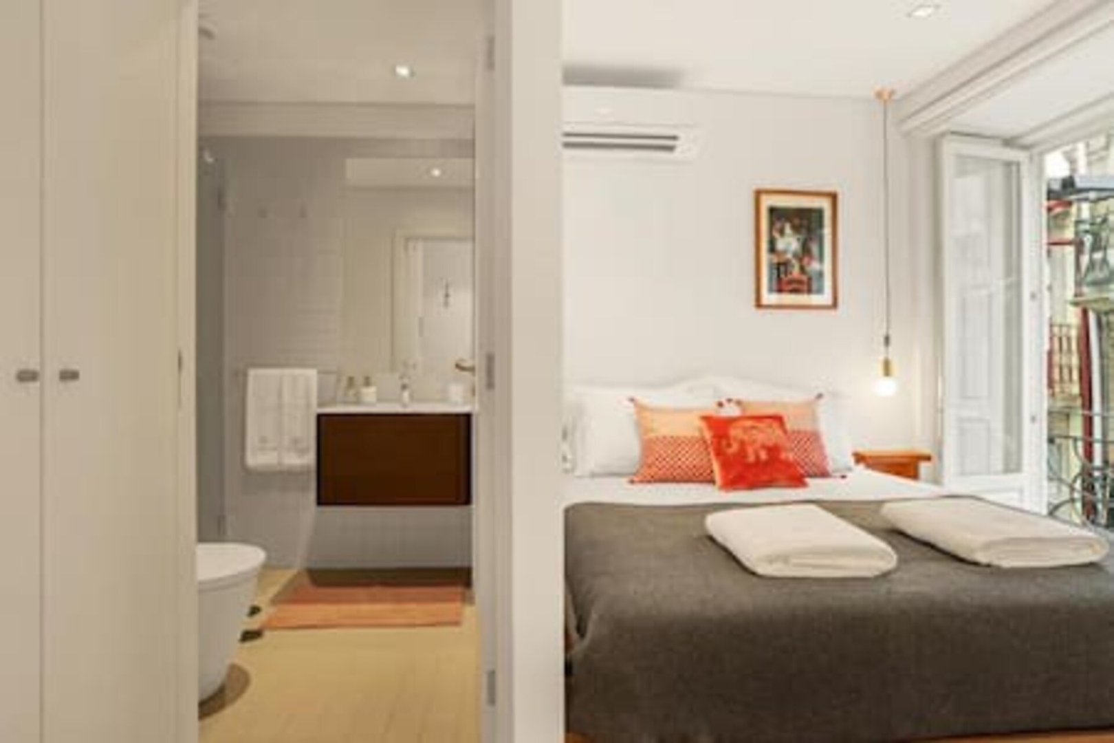 4 Trendy Studios w/ Balcony | Clérigos by HostWise 12 Host Wise Booking