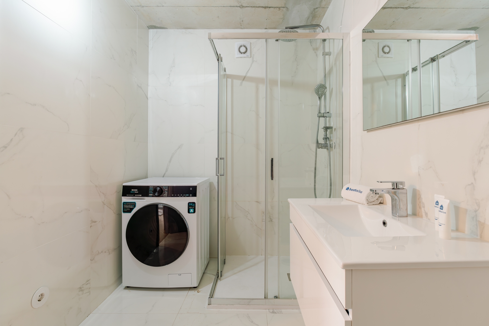 HostWise - Modern Flat w/ Balcony, Garage & Pool 26 Host Wise Booking
