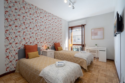 HostWise - Prized Spacious Flat | Balcony Host Wise Booking