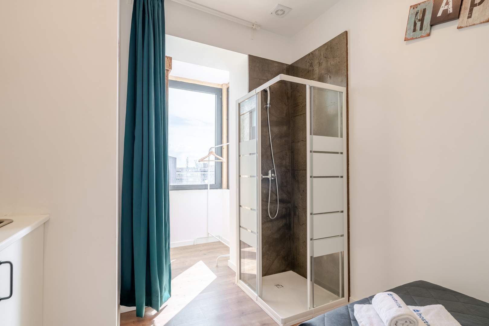HostWise - Cozy Urban Flat 4 Host Wise Booking