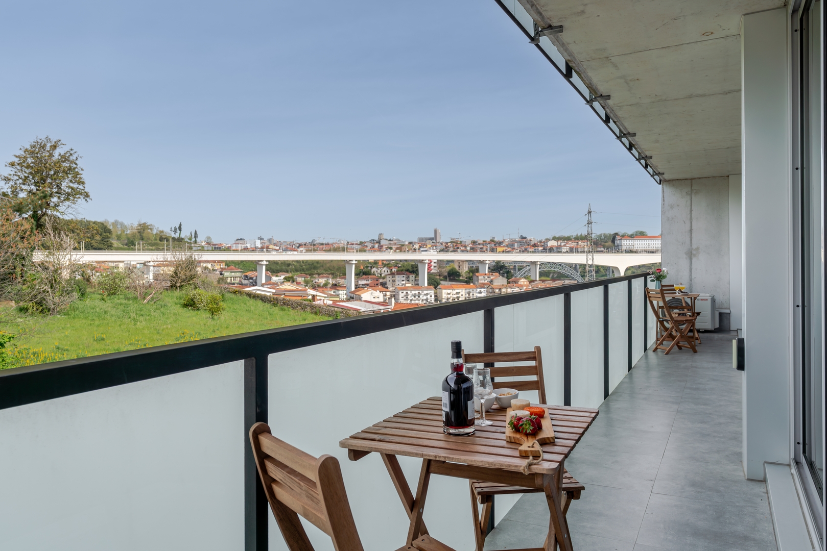 HostWise - Modern Flat w/ Balcony, Garage & Pool 29 Host Wise Booking