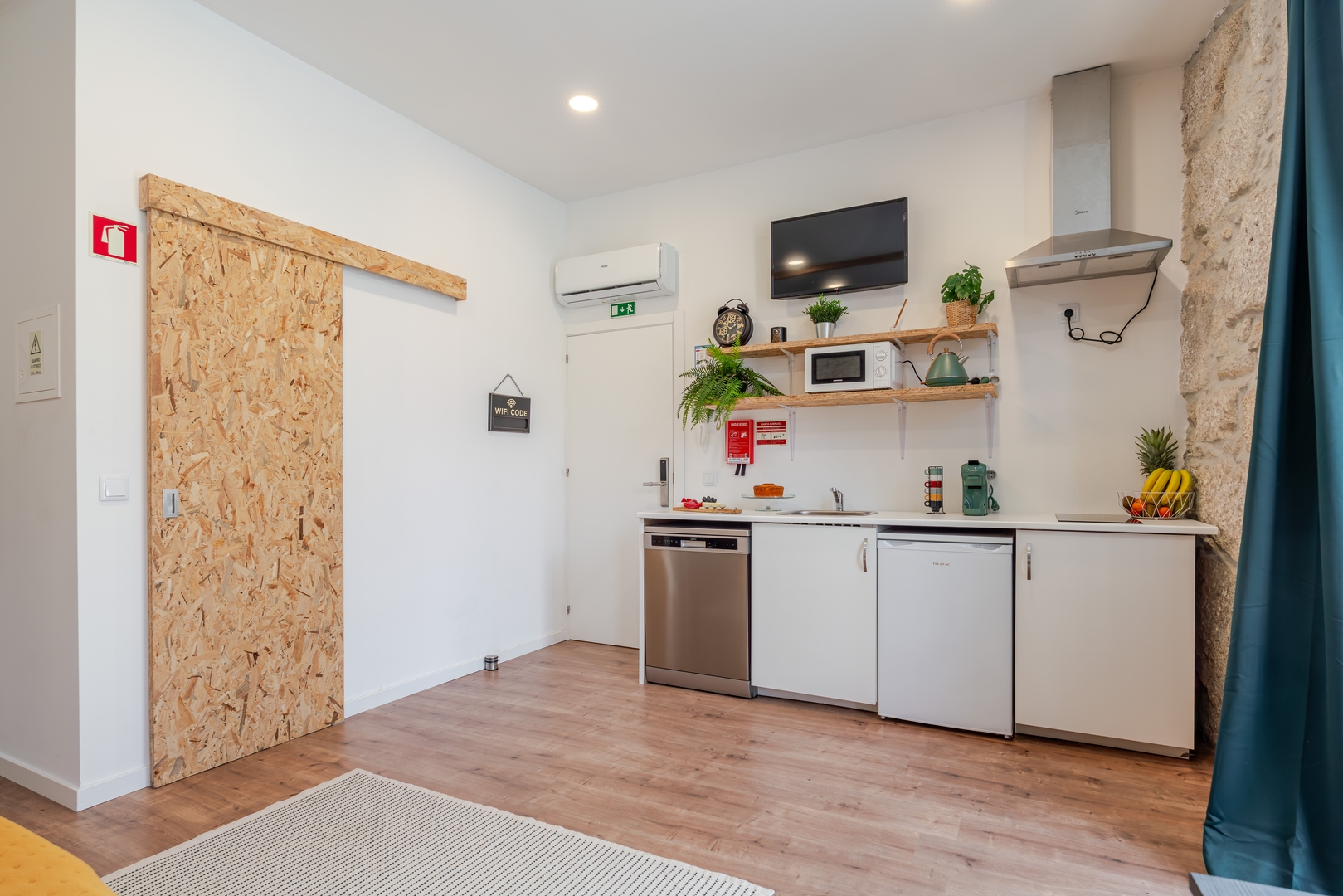 HostWise - Stylish Stone-Walled Flat 11 Host Wise Booking