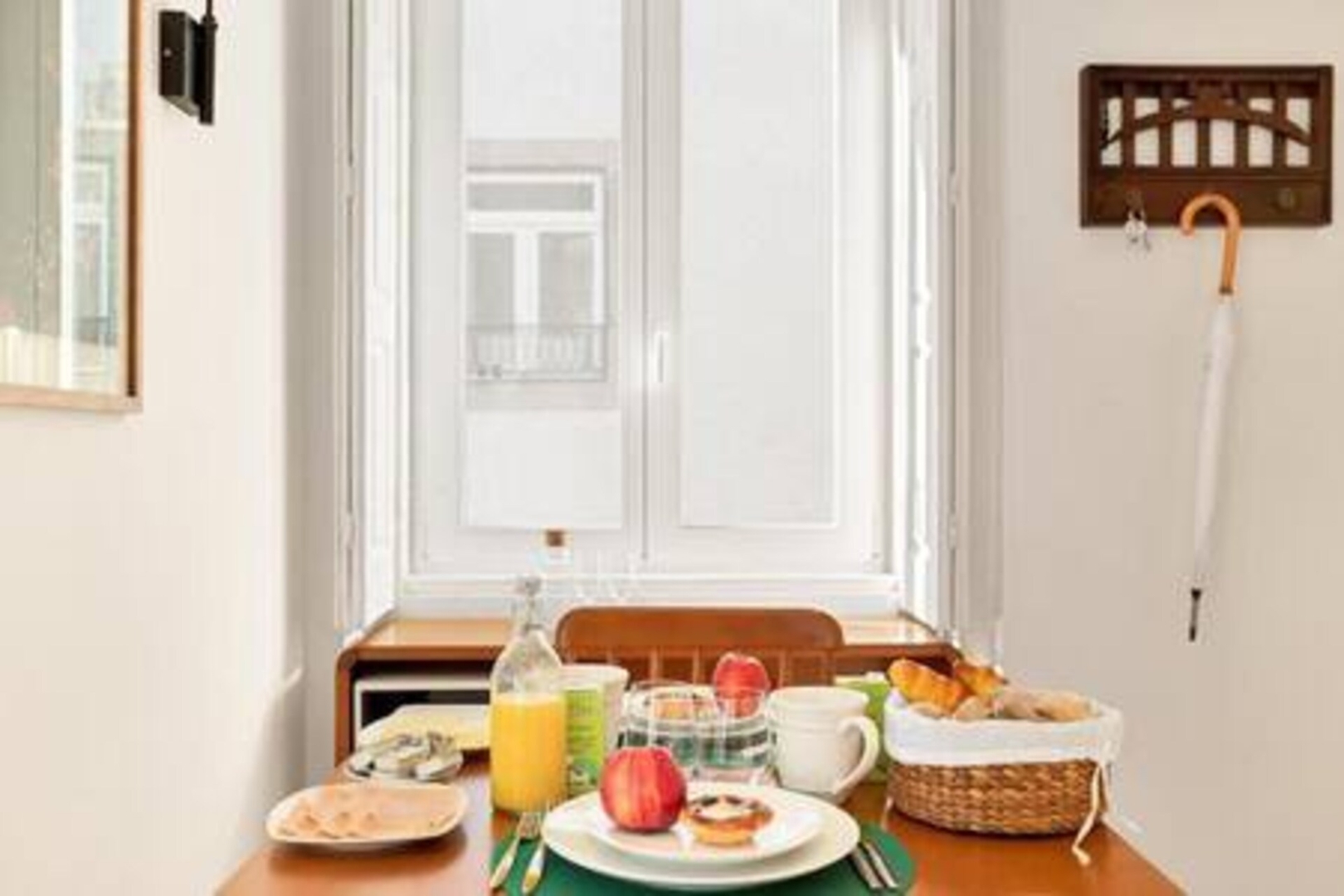 4 Trendy Studios w/ Balcony | Clérigos by HostWise 24 Host Wise Booking