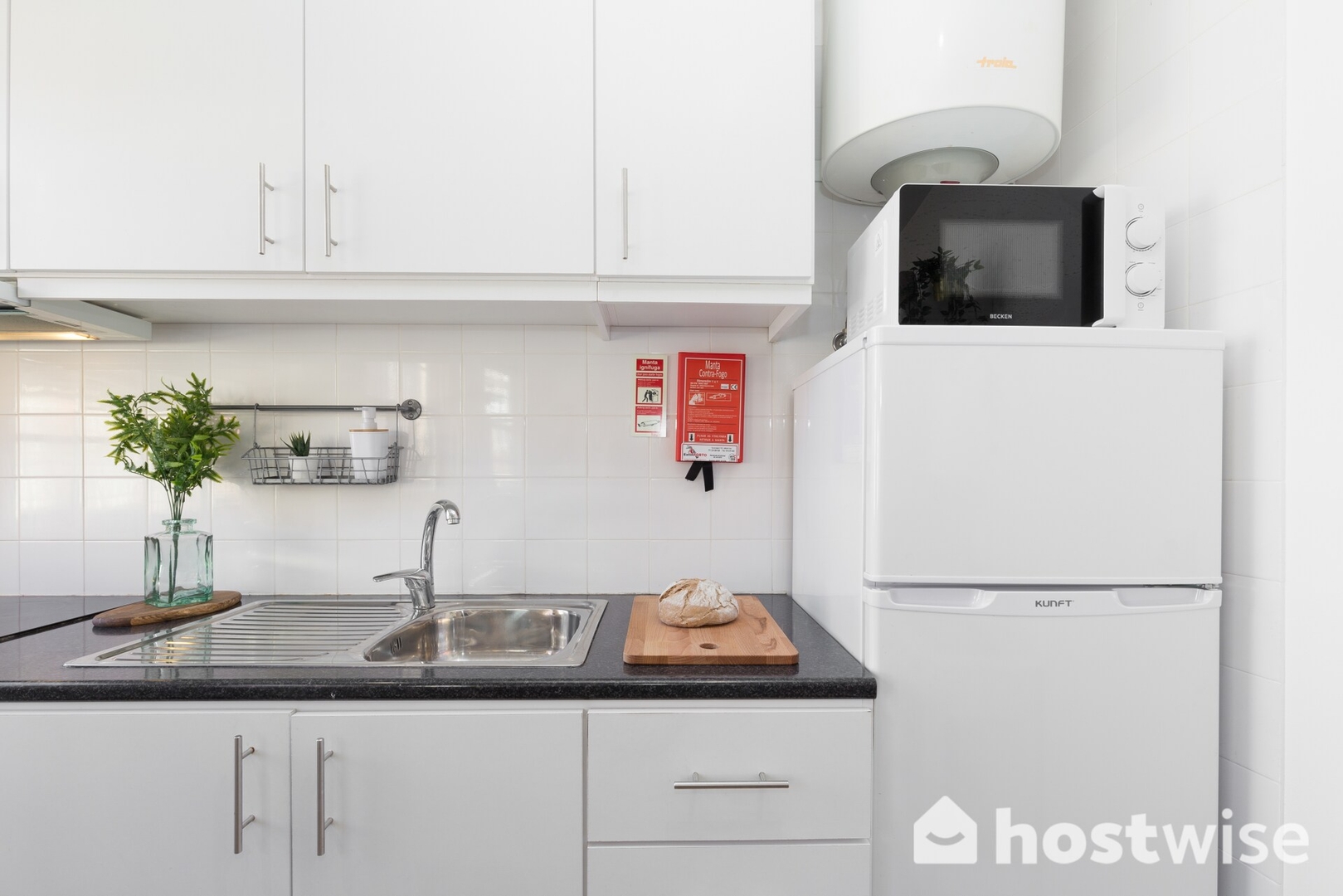 HostWise - Charming Sunny Flat | Batalha 11 Host Wise Booking