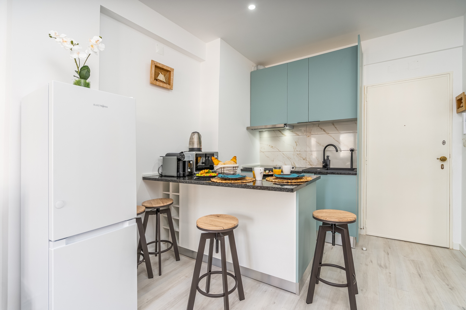 HostWise – Seaside Escape with Balcony 2 Host Wise Booking