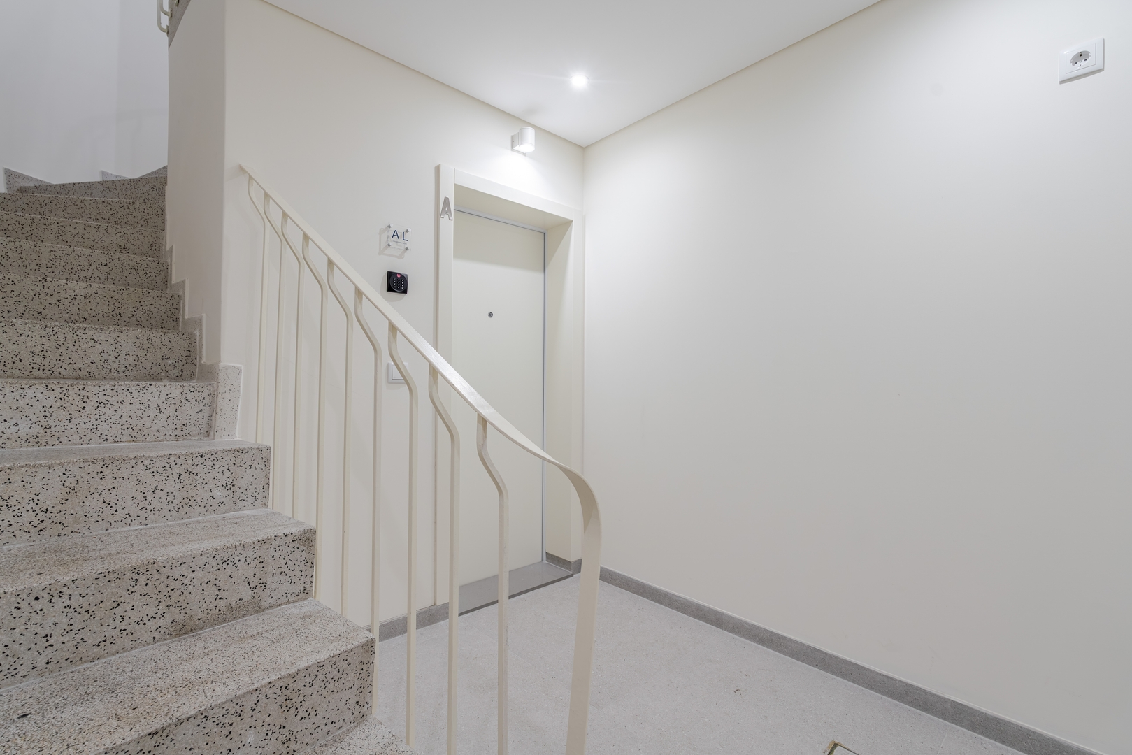 Stylish 2 Duplex & Patio Studio in Porto by HostWise 19 Host Wise Booking