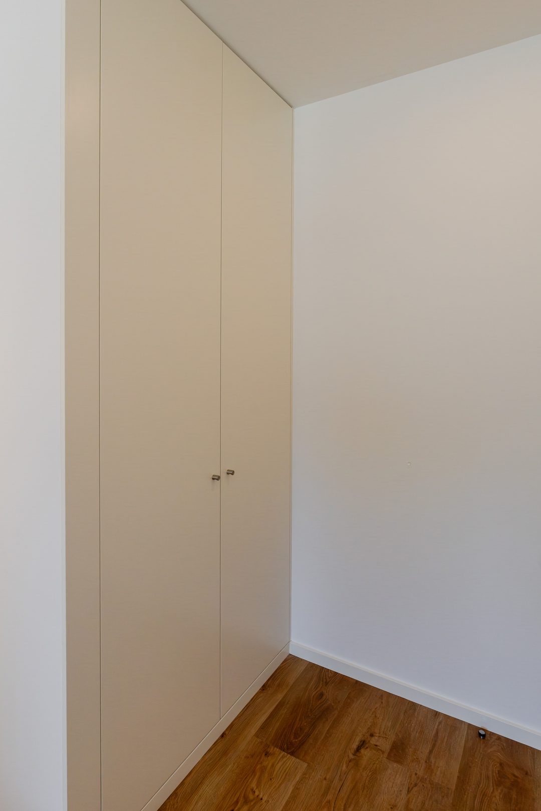 Sleek & Modern Flat w/ Private Garage by HostWise 10 Host Wise Booking