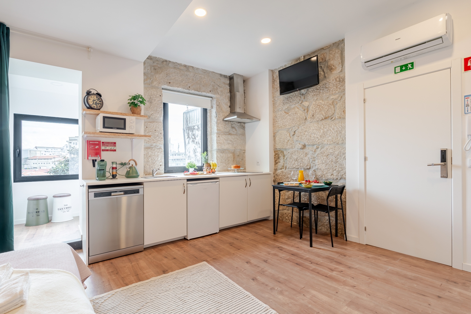 HostWise - Charming Urban Flat with a Terrace 15 Host Wise Booking