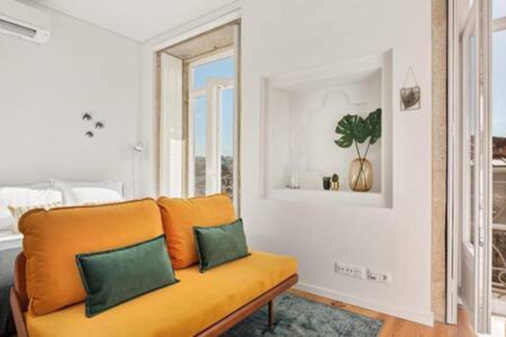 4 Trendy Studios w/ Balcony | Clérigos by HostWise 3 Host Wise Booking