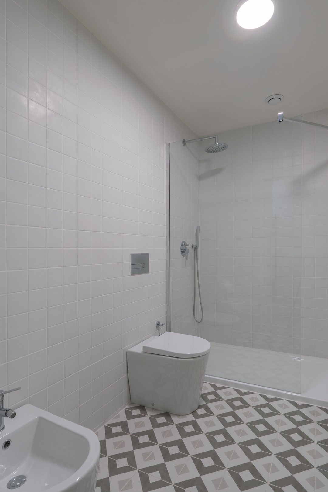 Host Wise - Stylish Studio in Porto Downtown 17 Host Wise Booking