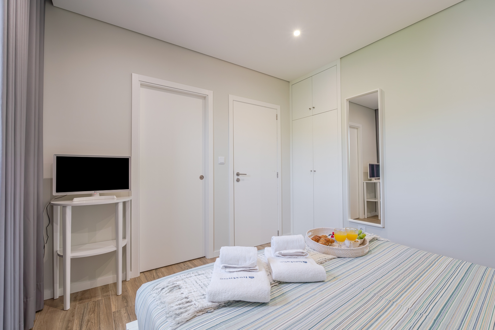 HostWise - 10BR Douro Villa with Pool 12 Host Wise Booking