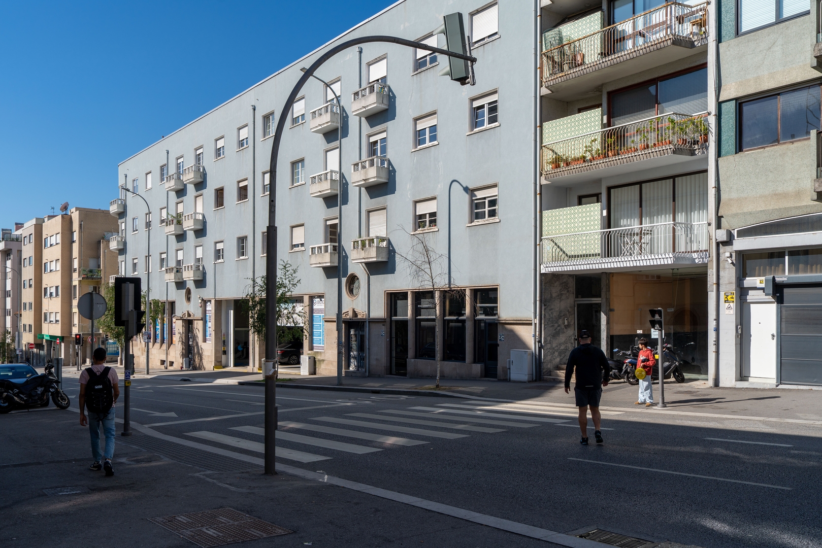 Urban Terrace & Stylish Living Spaces by HostWise 54 Host Wise Booking