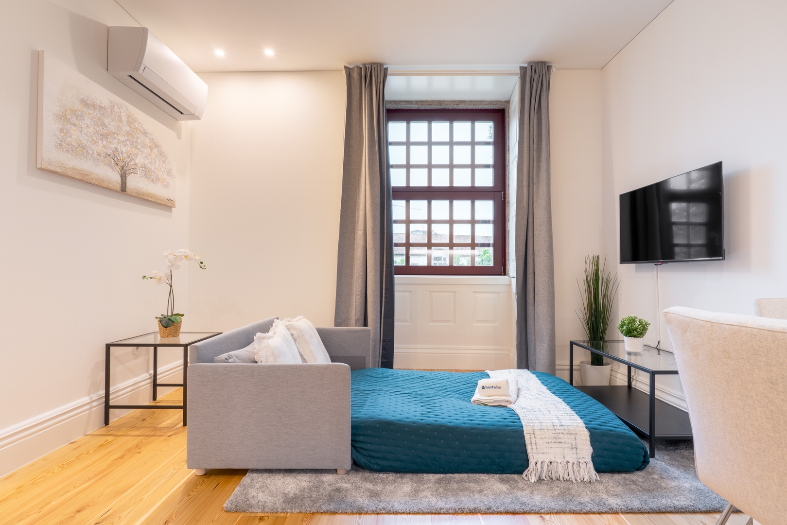 Modern Comfort in City Center by HostWise 32 Host Wise Booking