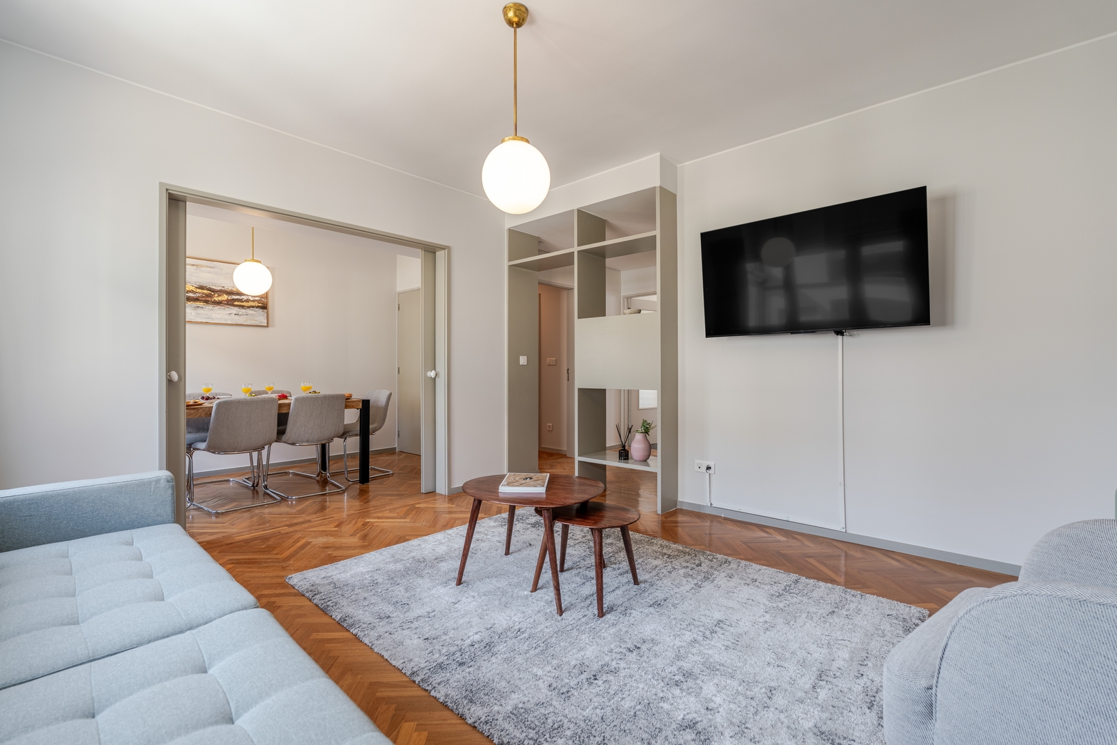 HostWise - Bright & Spacious Flat w/ Garage 4 Host Wise Booking