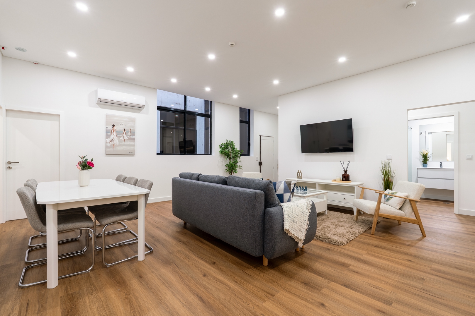 Open-Plan Apartment in Downtown Porto by HostWise 14 Host Wise Booking