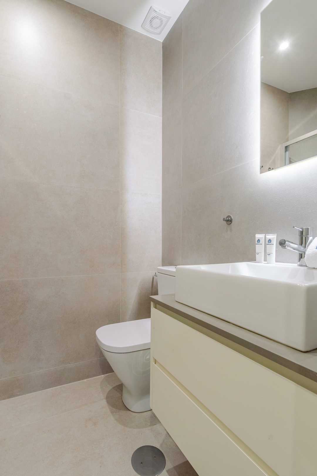 Stylish 2 Duplex & Patio Studio in Porto by HostWise 36 Host Wise Booking