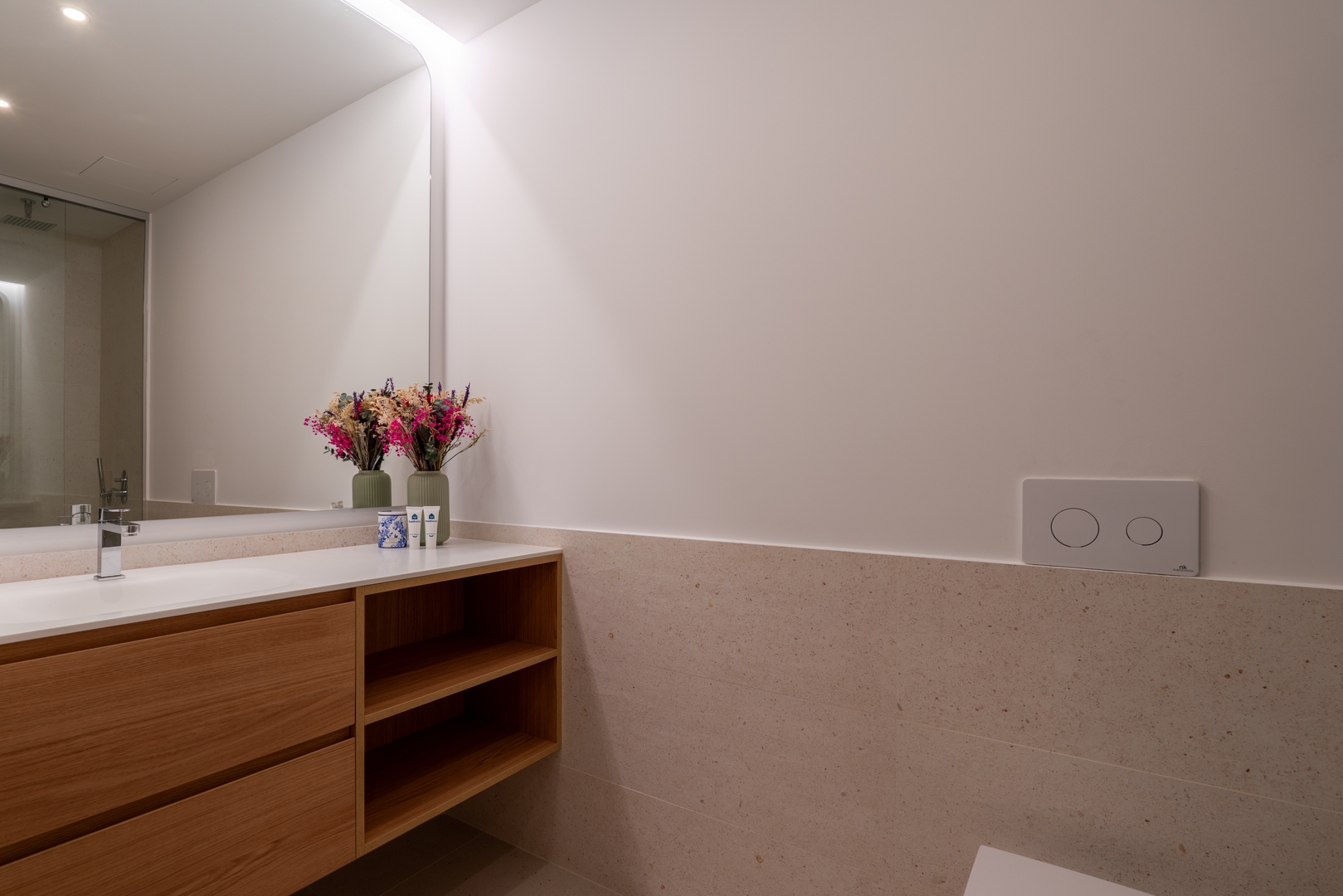 Sleek & Modern Flat w/ Private Garage by HostWise 22 Host Wise Booking