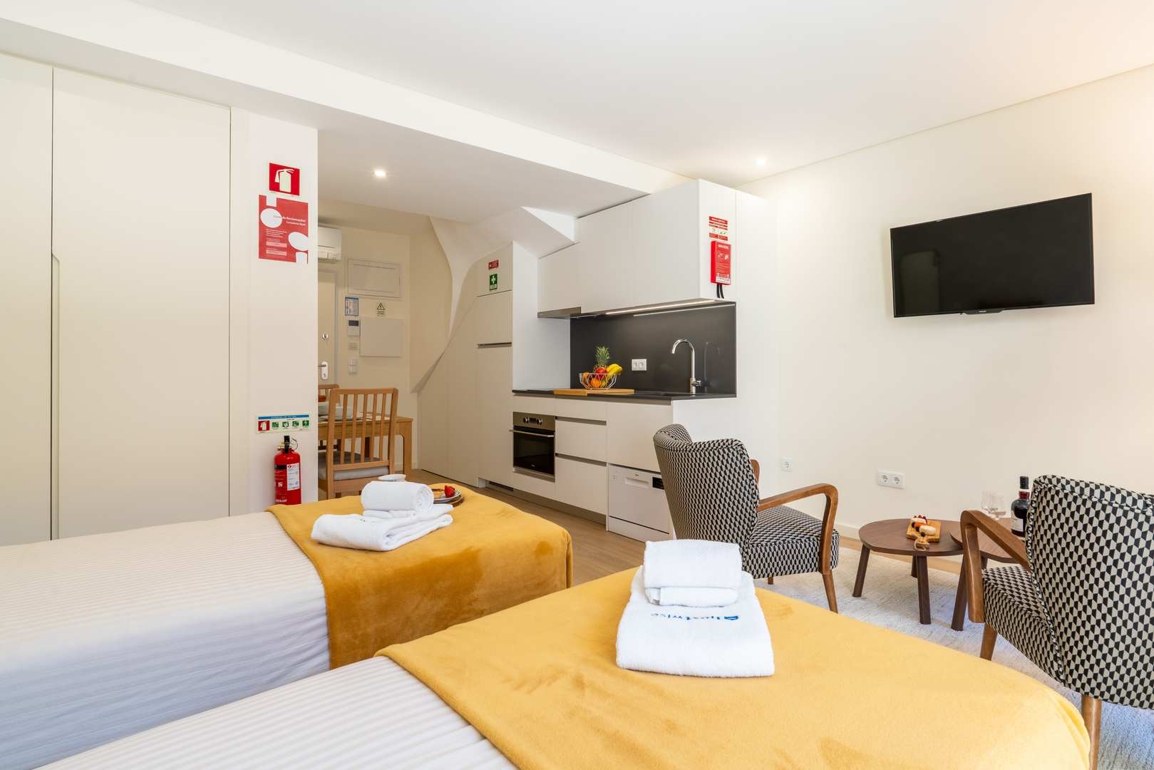 Stylish 2 Duplex & Patio Studio in Porto by HostWise 7 Host Wise Booking