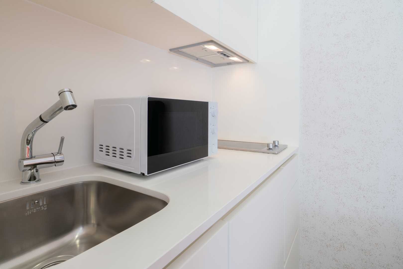 HostWise - Studios with Patio & Kitchenette 28 Host Wise Booking