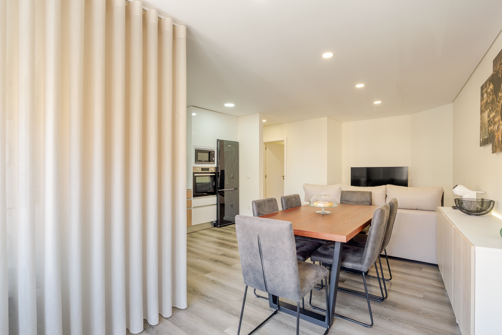 Spacious & Stylish Flat with Garage by HostWise 26 Host Wise Booking