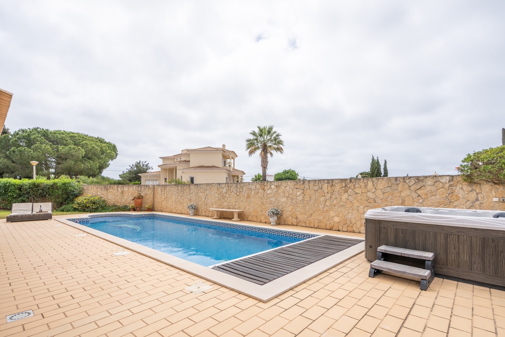 Host Wise - Luxurious Pool & Jacuzzi Hideaway 46 Host Wise Booking