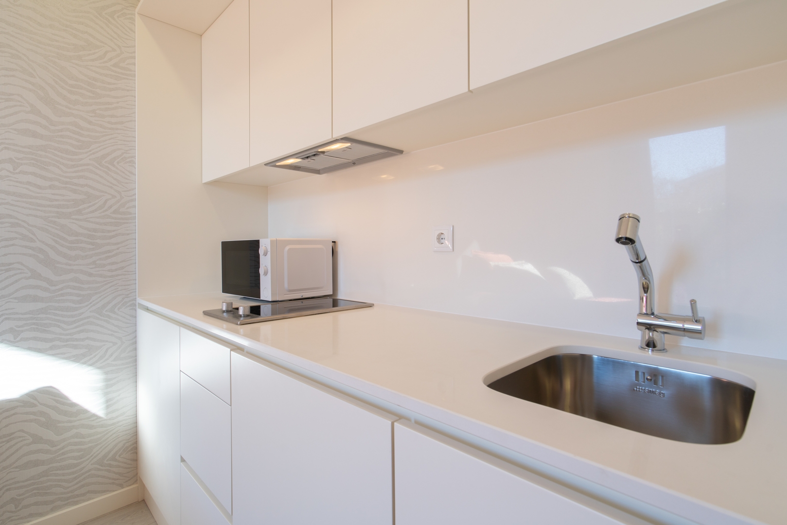 HostWise - Studios with Patio & Kitchenette 5 Host Wise Booking