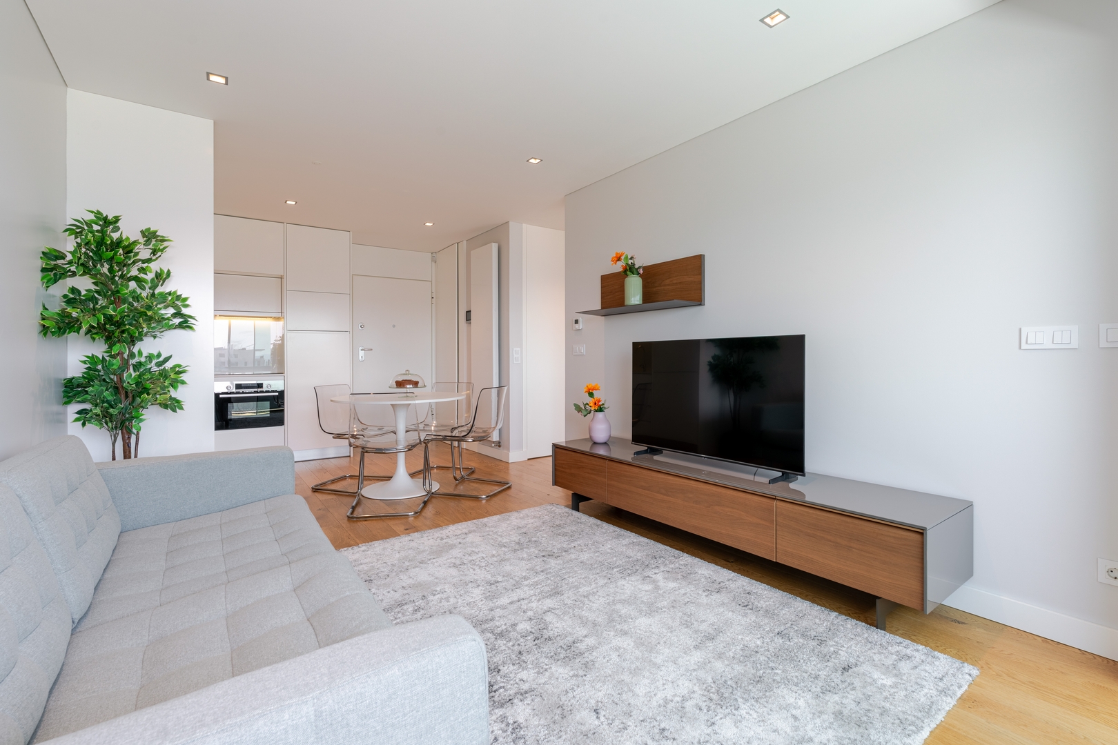 Stylish Home with Balcony & Garage by HostWise 18 Host Wise Booking
