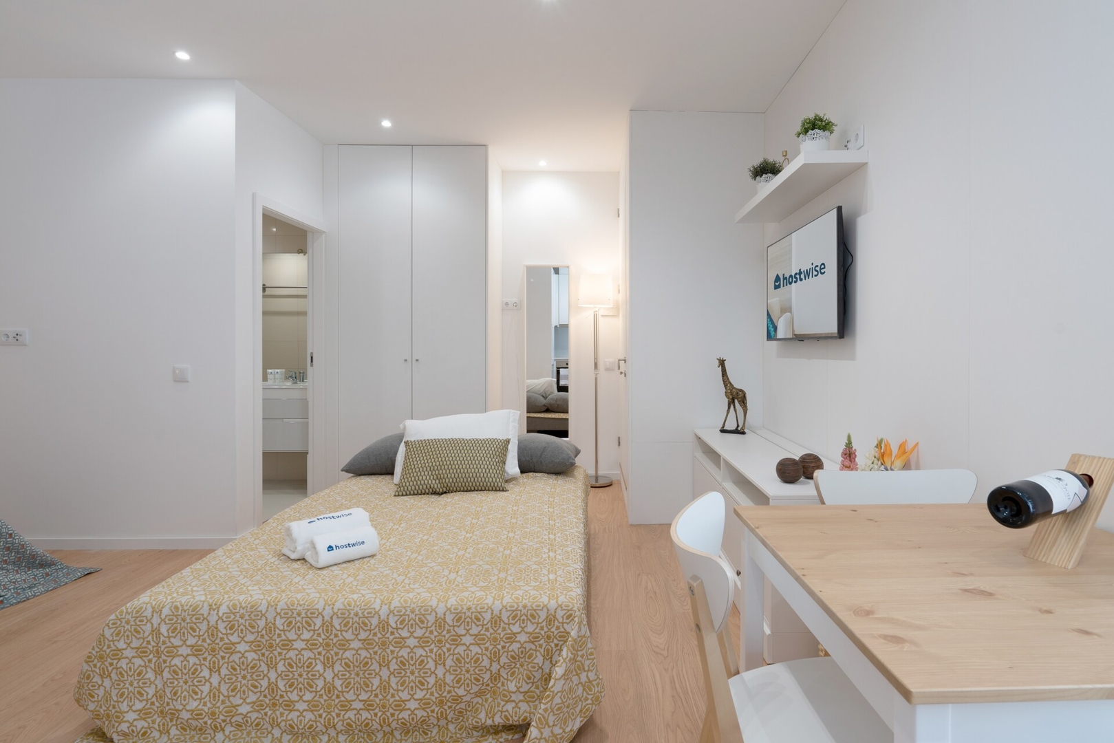 Host Wise - Cozy Bright Studio | Gaia 24 Host Wise Booking