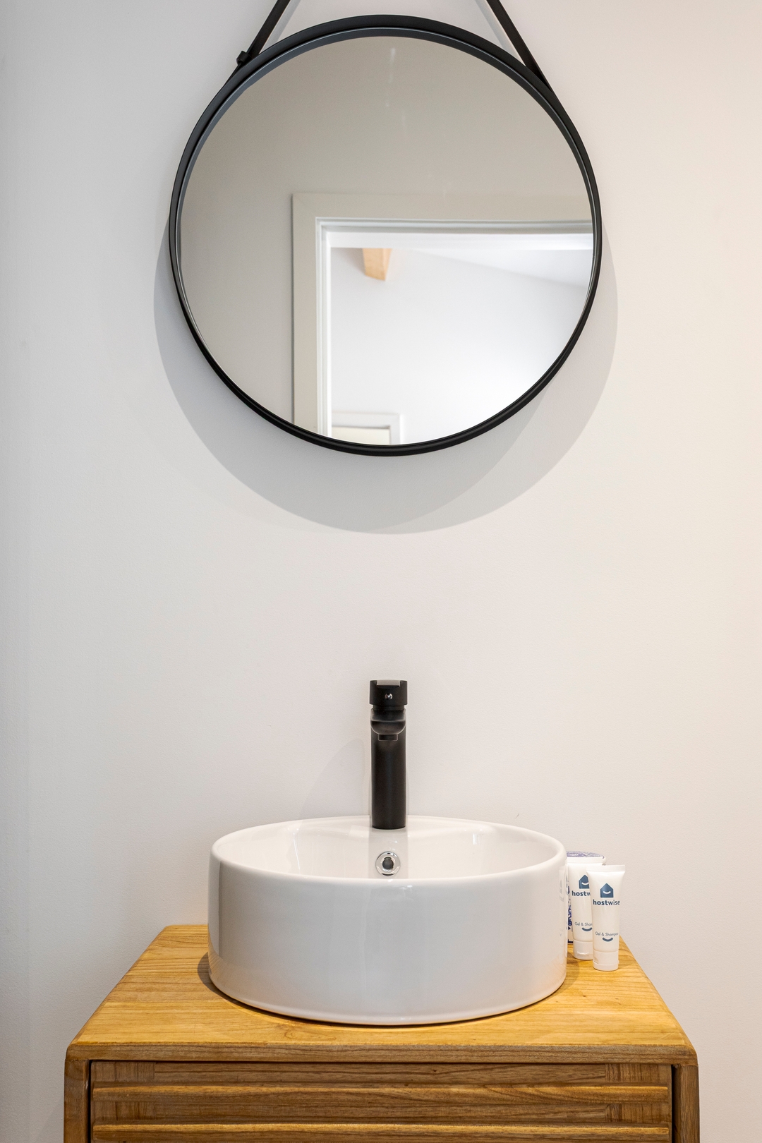 Bright Flat | Romantic Escape by HostWise 15 Host Wise Booking