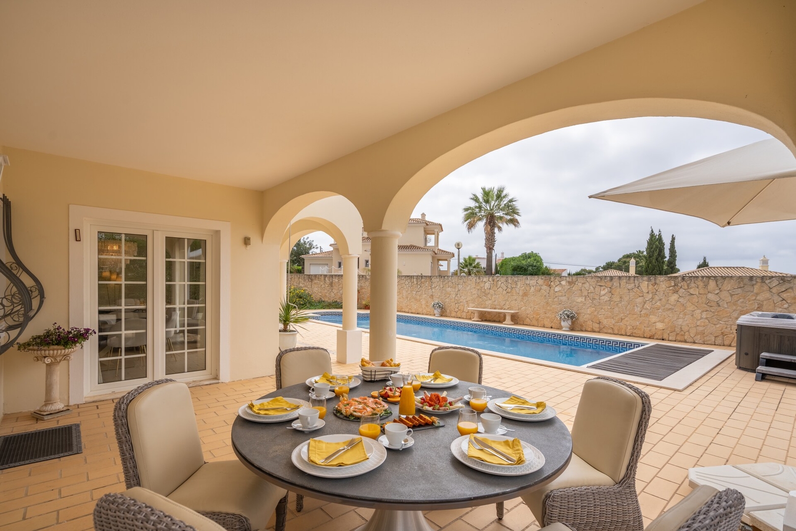 Host Wise - Luxurious Pool & Jacuzzi Hideaway 47 Host Wise Booking