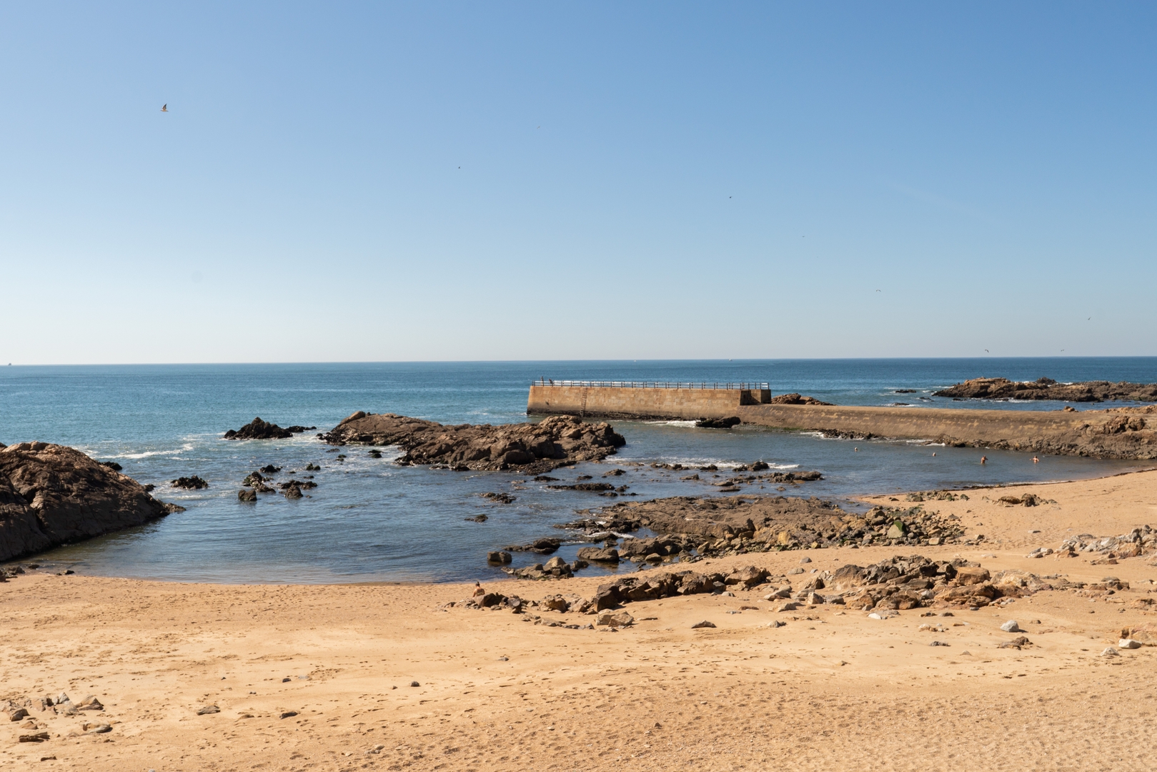 Modern Flat with Workspace in Foz by HostWise 37 Host Wise Booking