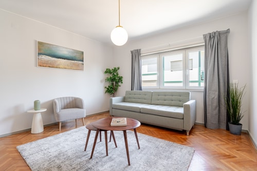 HostWise - Bright & Spacious Flat w/ Garage Host Wise Booking