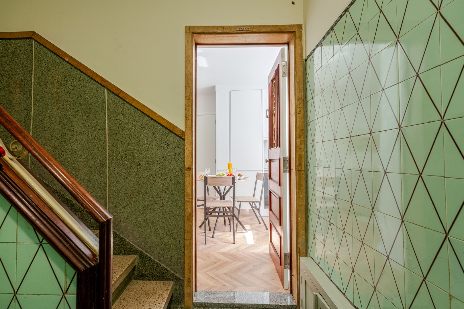 HostWise - Stylish Studio w/ Charming Terrace 34 Host Wise Booking
