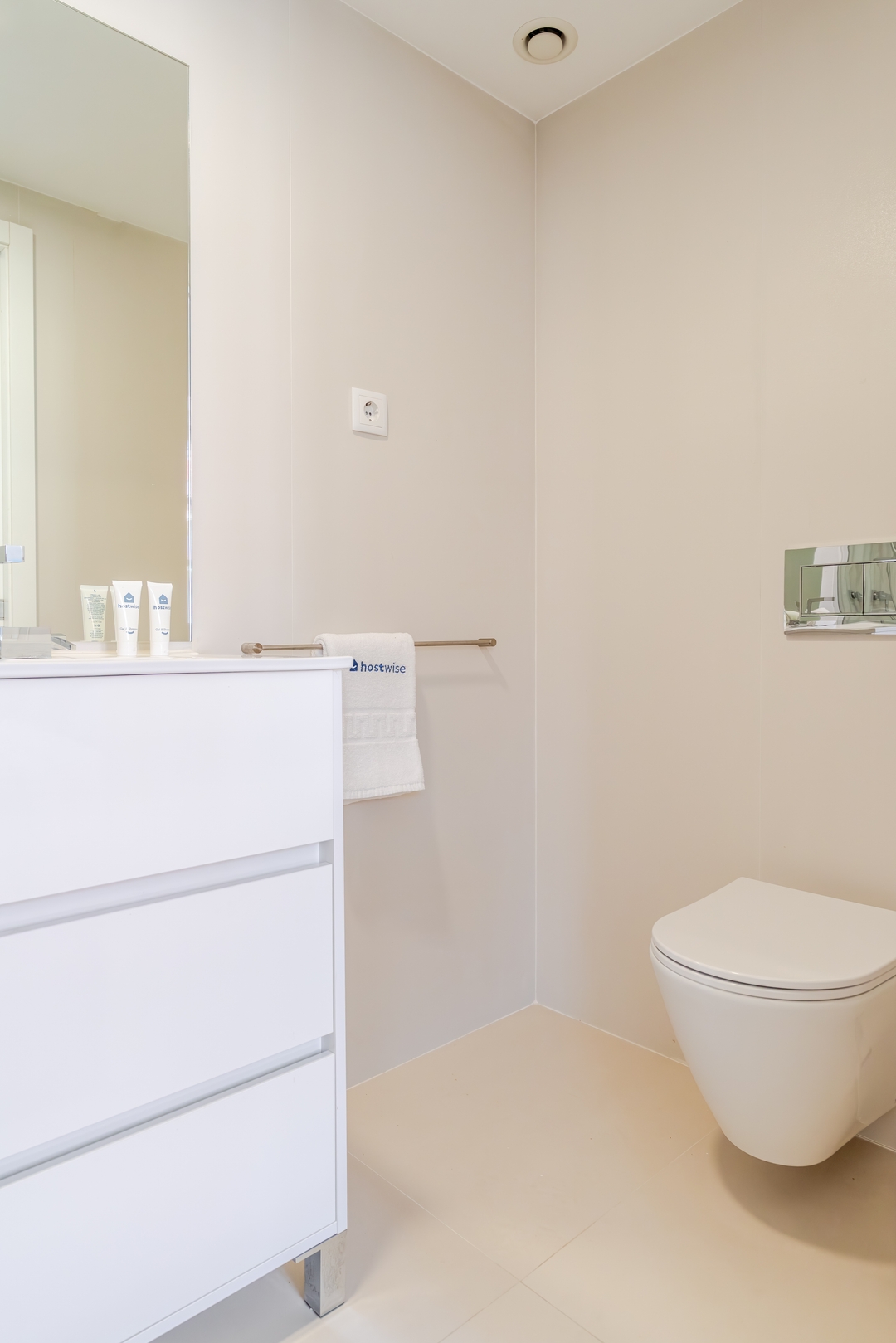 Bright Flat in Historic Foz House by HostWise 26 Host Wise Booking