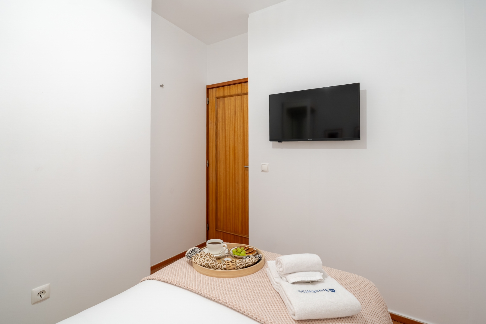 Bright Flat with Balcony & Garage by HostWise 13 Host Wise Booking