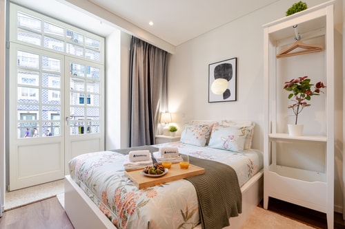 Marquesa Palace | Balcony by HostWise Host Wise Booking