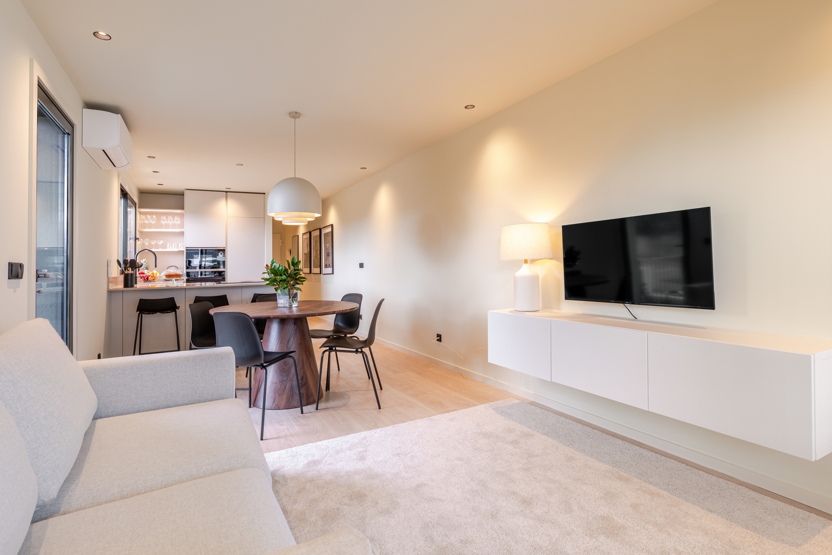 HostWise - Stylish Flat with Terrace & Garage 1 Host Wise Booking