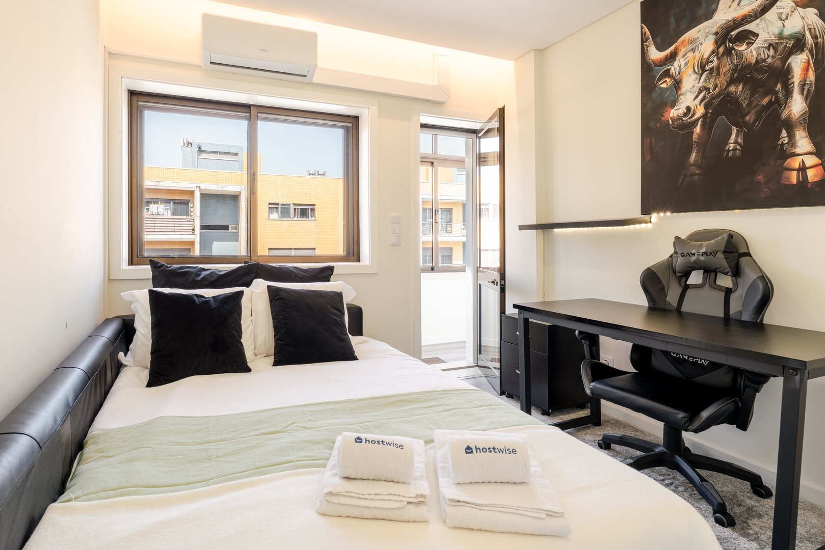 Spacious & Stylish Flat with Garage by HostWise 22 Host Wise Booking
