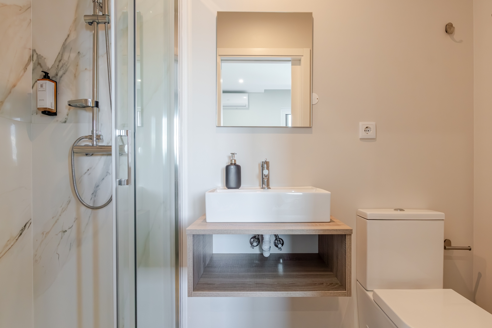 HostWise - 10BR Douro Villa with Pool 19 Host Wise Booking